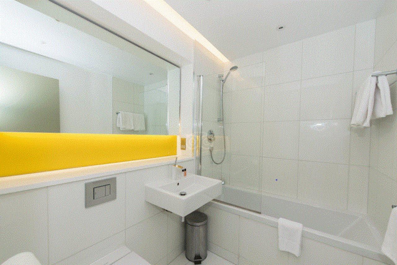 Axiom Park 4* Лондон