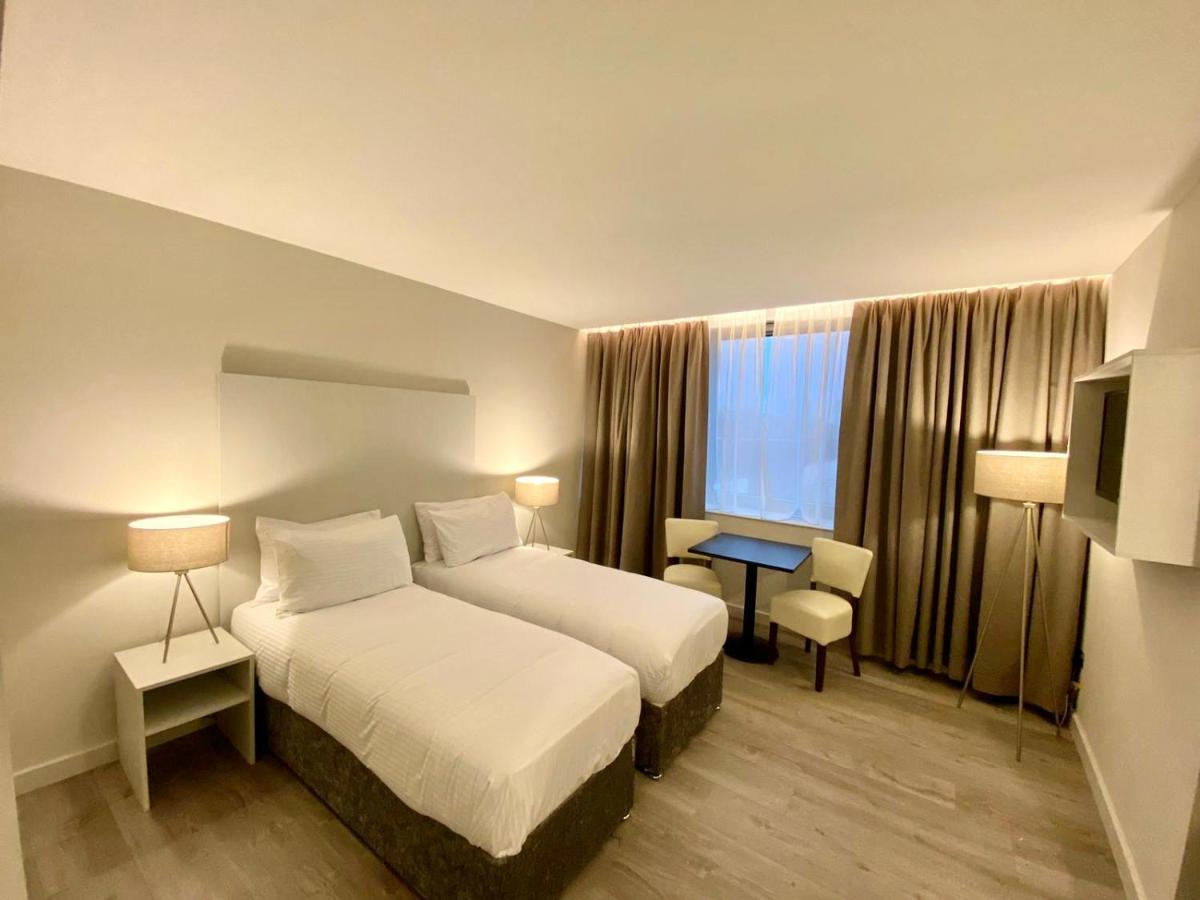 Axiom Park 4* Лондон